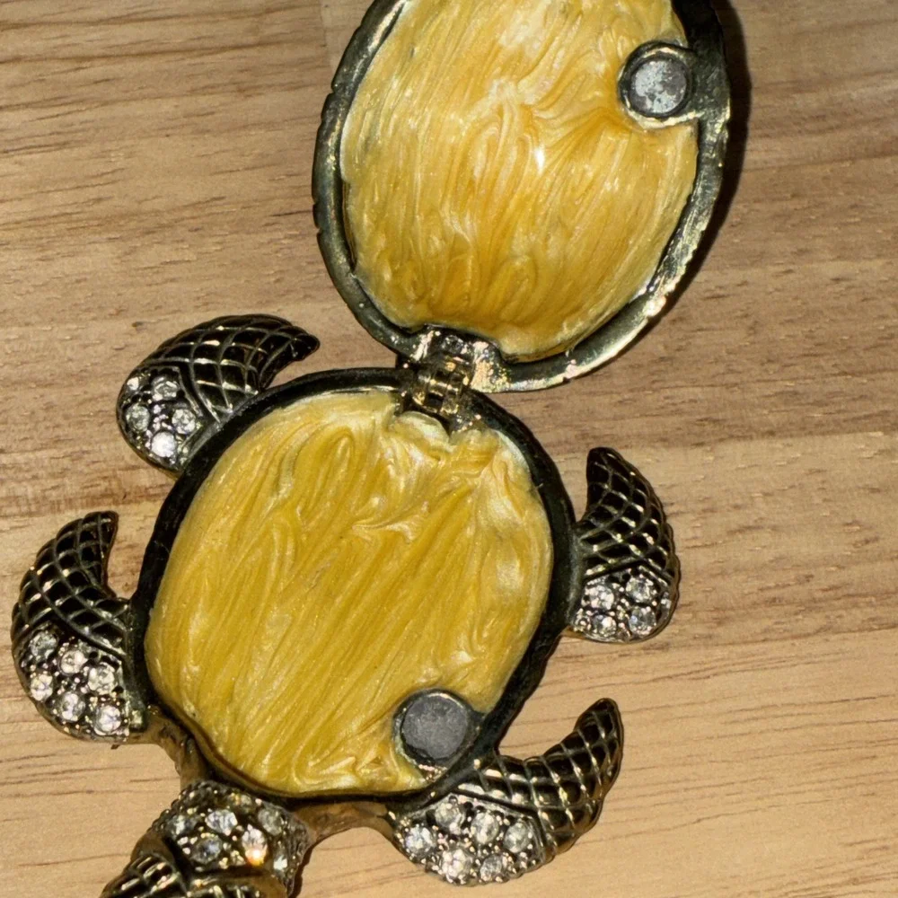 Brass Sea Turtle Trinket Box with Rhinestones Magnet Closure - Picture 6 of 12